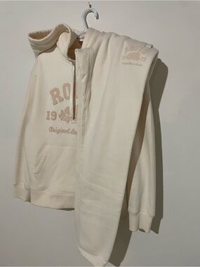 Roots Cream Hoodie and Sweatpants Set - Soft Neutral Loungewear